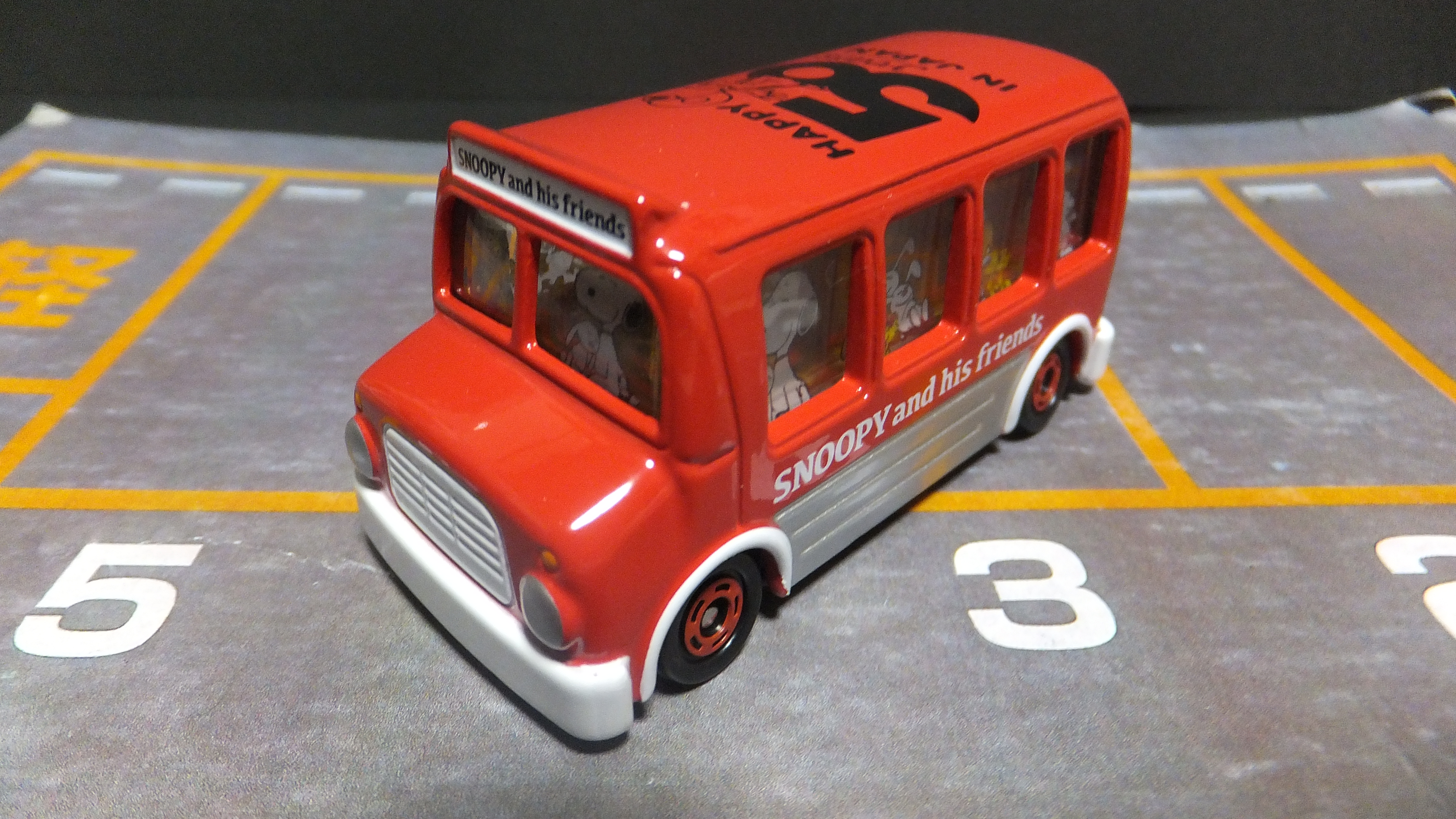 スヌーピー日本上陸50周年記念 ドリームトミカコレクション Friends Bus トミカコレクション