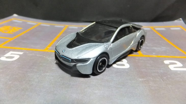 トミカ NO.17 BMW i8