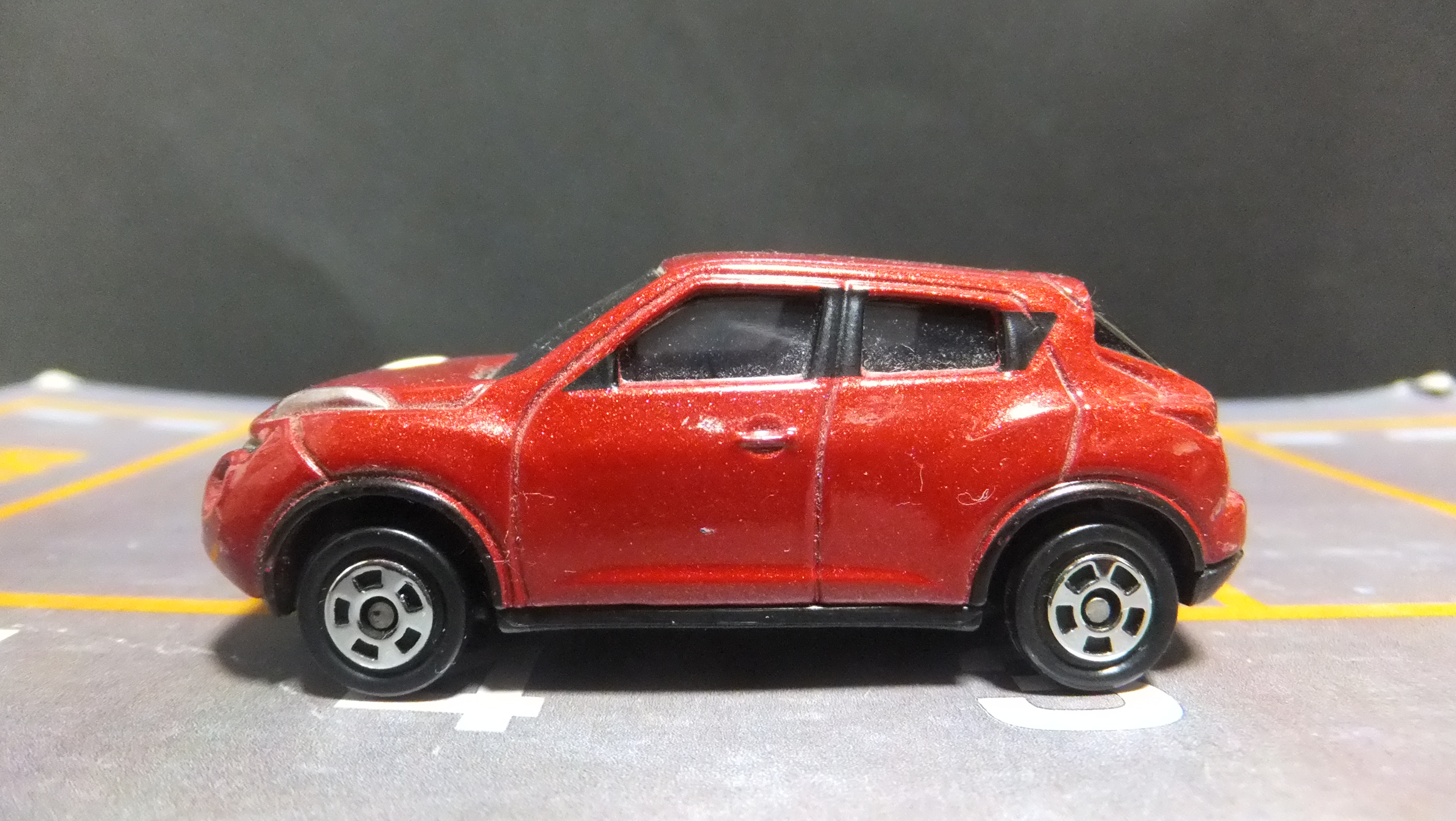 トミカ 絶版 No 27 日産 ジューク レッドメタリック トミカコレクション