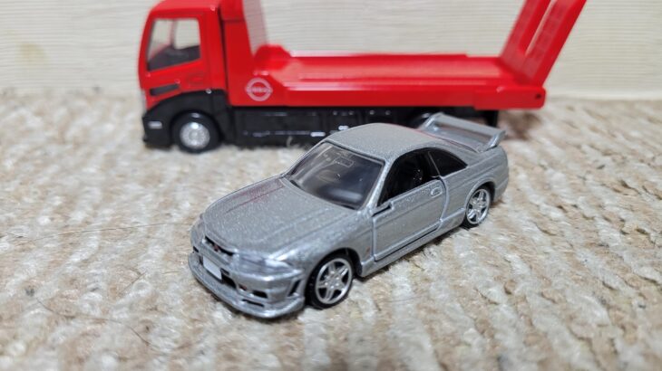 tomica トランスポーター 日産 スカイライン GT-R BCNR33